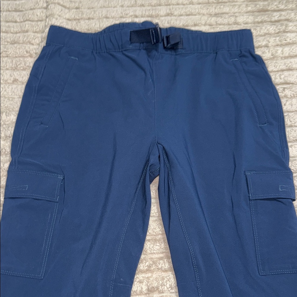 Eddie Bauer Women's Cropped Utility Cargo Pants in Navy